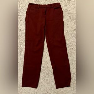 Maroon ankle work slacks in size 00.